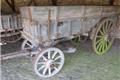 Boerenwagen met sponnenzijbord in het Karrenmuseum Essen